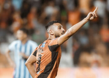 نهضة بركان يفوز على إتحاد اتواركة وينفرد بصدارة البطولة الاحترافية