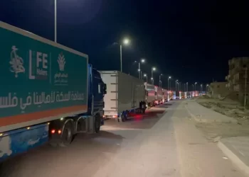 عاجل..قوافل المساعدات تتحرك من العريش باتجاه معبر رفح الحدودي بين مصر وغزة