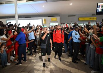 بعثة المنتخب الوطني تحل بكوت ديفوار