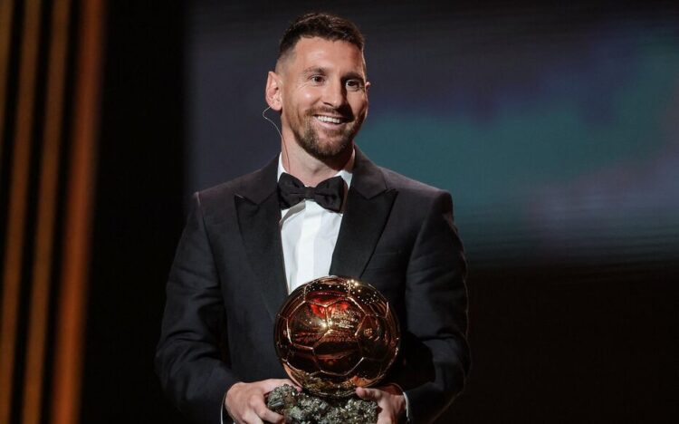 TOPSHOT - Inter Miami CF's Argentine forward Lionel Messi receives his 8th Ballon d'Or award during the 2023 Ballon d'Or France Football award ceremony at the Theatre du Chatelet in Paris on October 30, 2023. (Photo by FRANCK FIFE / AFP)