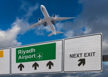 السعودية تسعى لخوصصة مطارات وضخ 100 مليار دولار في القطاع