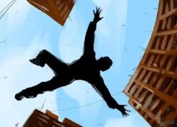 فرار من عناصر الشرطة ينتهي بسقوط مميت بمارتيل