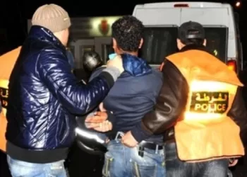 توقيف ثلاثة أشخاص بالناظور بتهم النصب والاحتجاز والسرقة