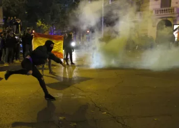 اليمين الإسباني يستعد للنزول الى الشارع ضد سانشيز والعفو عن الكاتالونيين