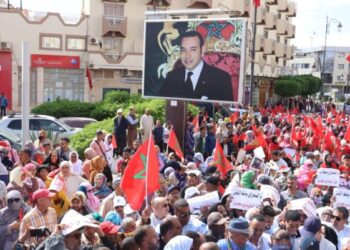 مسيرة حاشدة بالعيون لإدانة العمل الإرهابي بالسمارة