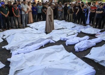 بساتين وملاعب تستحيل مقابر في قطاع غزة