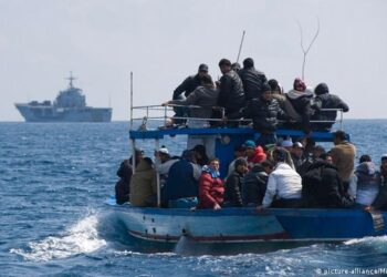 البحرية الملكية تنقذ 103 مرشحين للهجرة غير الشرعية