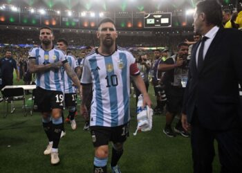 ميسي يتهم الشرطة البرازيلية بالوحشية