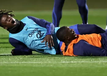 ريال مدريد يخسر كامافينغا بقطع في الرباط الجانبي للركبة