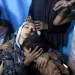 آلاف الفلسطينيين عالقون بمستشفى الشفاء والأطباء يوارون الجثث في قبر جماعي