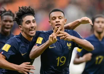 فرنسا تهزم أوزبكستان بصعوبة وتبلغ نصف نهائي كأس العالم للفتيان
