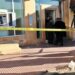 شاحنة تصطدم بواجهة بنك قرب الصراف الآلي ليلا