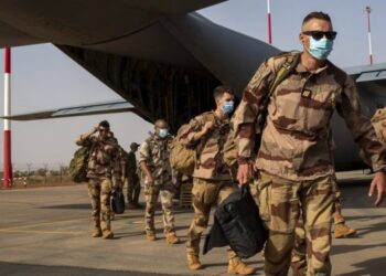 الجيش الفرنسي يغادر النيجر بعد انسحابه من مالي وبوركينا فاسو