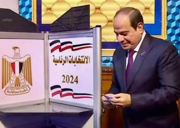 الناخبون المصريون يدلون بأصواتهم في انتخابات رئاسية