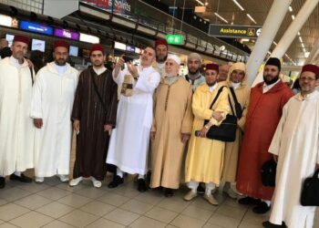 فرنسا تعلن منع دخول الأئمة المغاربة إلى أراضيها