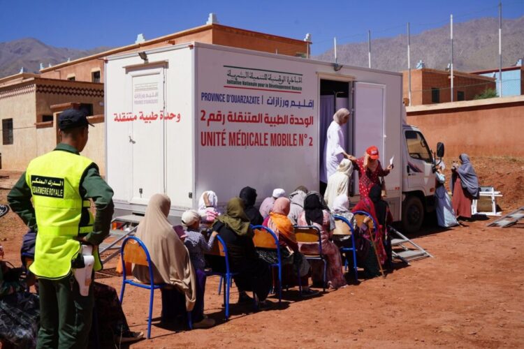 Les habitants de la commune de Tidili (province de Ouarzazate) bénéficient, d'une caravane médicale pluridisciplinaire déployée pour offrir une assistance médicale de proximité aux personnes affectées par le séisme. 19092023 – Tidili