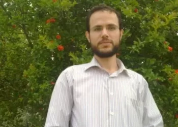 مقتل الشاعر الفلسطيني رفعت العرعير بضربة إسرائيلية في غزة