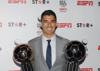 لويس سواريز يتوج بجائزة أفضل لاعب في الدوري البرازيلي