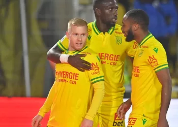 وفاة مشجع لنانت طعنا قبل مباراة نيس في الدوري