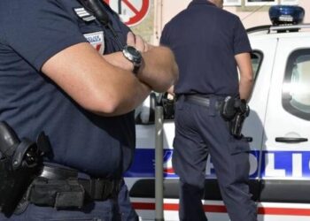 وفاة مواطن فرنسي بعد تلقيه صعقات بمسدس كهربائي من قبل الشرطة