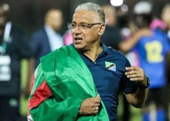 إقالة المدرب الجزائري عادل عمروش من تدريب تنزانيا بعد قرار الإيقاف من “الكاف”..