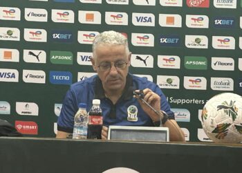 “الكاف يوقف مدرب منتخب تنزانيا ويفرض غرامة كبيرة بسبب اتهامات للمغرب”