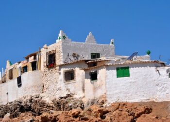 حملة هدم واسعة للمنازل المجاورة لضريح سيدي عبد الرحمان