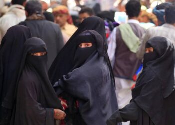 القيود على حرية سفر المرأة في اليمن تتسبب في تدهور الحالة النفسية والاقتصادية