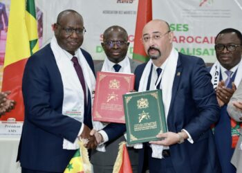 الرئيس ماكي سال يستقبل الوفد المغربي المشارك في المناظرة المغربية السنغالية حول اللامركزية