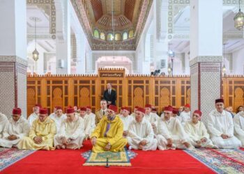 أمير المؤمنين يؤدي صلاة الجمعة بمسجد صاحب السمو الملكي ولي العهد الأمير مولاي الحسن بسلا