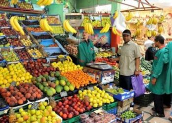 المعادلة الصعبة…من يشتري البضائع المتوفرة؟
