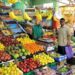 المعادلة الصعبة…من يشتري البضائع المتوفرة؟