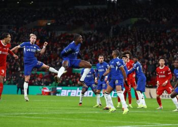 ليفربول يتغلب على تشيلسي ويتوج بكأس الرابطة الإنجليزية  للمرة العاشرة