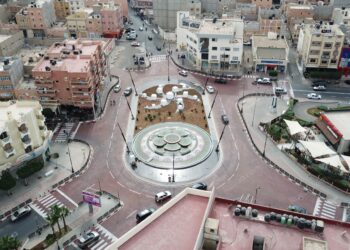 وفد برلماني بريطاني يشيد بالتطور الذي تشهده العيون ويعترف بعدالة القضية المغربية