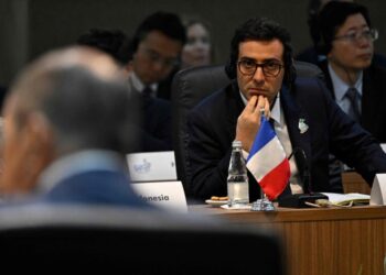 وزير الخارجية الفرنسي يحل اليوم بالرباط بهدف إعادة الدفء للعلاقات