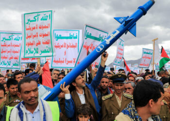 الحوثيون يعلنون مسؤوليتهم عن الهجوم على “ناقلة نفط بريطانية”