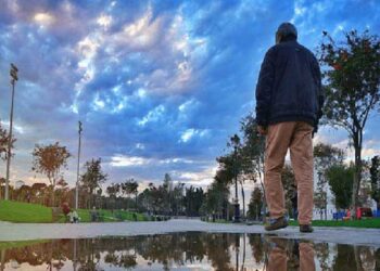 طقس اليوم.. أجواء حارة وكتل ضبابية بهذه المناظق