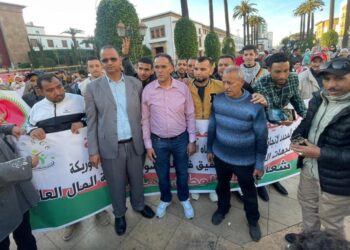 حماة المال العام يحتجون أمام البرلمان ضد الفساد