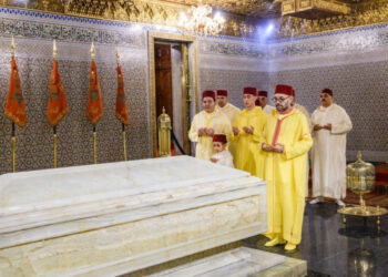 أمير المؤمنين  يترحم على روح جلالة المغفور له الملك محمد الخامس