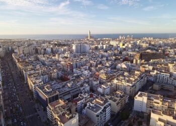 سلطات البيضاء تمنع تثبيت الصحون الهوائية على واجهة البنايات والأسطح