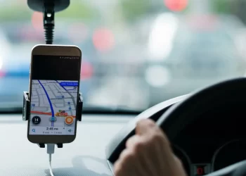 وزير النقل يكشف موعد الترخيص لتطبيقات النقل بالهاتف