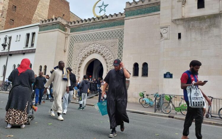 Grande mosquée de Paris à l'heure de la grande prière du vendredi