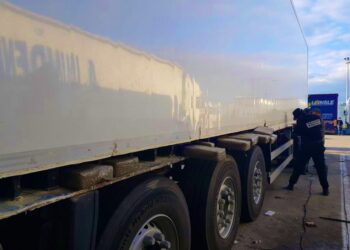 أمن ميناء طنجة يجهض عملية تهريب طن من المخدرات