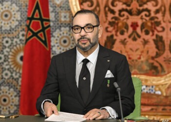 ليس بين الملك والشعب حجاب