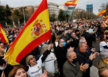 مظاهرات حاشدة في مدريد دعمًا لبيدرو سانشيز قبل قرار استقالته المحتمل