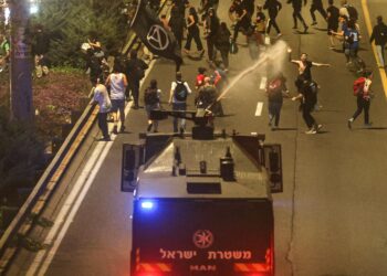 آلاف الإسرائيليين يتظاهرون في القدس للمطالبة برحيل نتانياهو