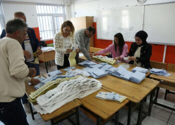 إردوغان يقر بخسارة حزبه في الانتخابات المحلية في تركيا