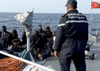 العيون .. فرقة تابعة للقوات الملكية الجوية تقدم المساعدة ل12 مرشحا للهجرة غير النظامية