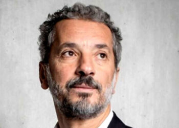صحافي جزائري يقول إن السلطات منعته من دخول بلده