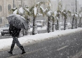 طقس اليوم.. أمطار وثلوج بهذه المناطق